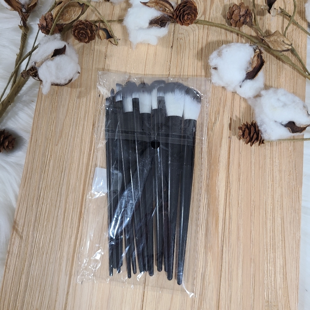 🎉🎉HOST PICK🎉🎉NEW🎉🎉 13PC BLACK AND WHITE Soft and Fluffy Makeup Brush Set - Picture 12 of 15